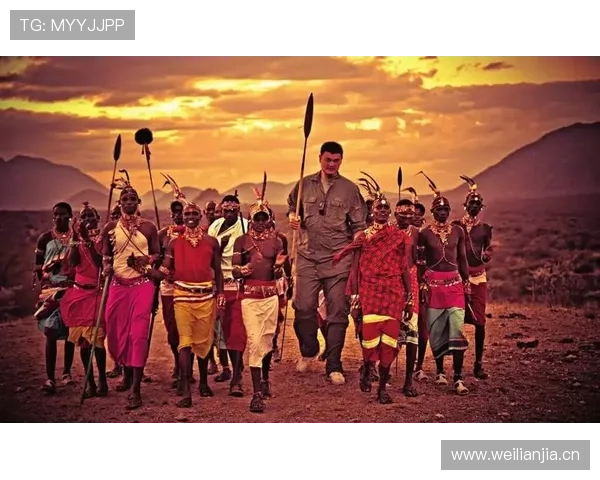 姚明边吃路边盒饭边刷手机的那张图，我居然看得心慌