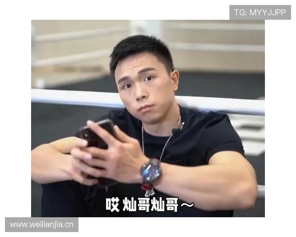 徐灿拎着菜篮上楼，袖口露出的那块表比菜贵得离谱