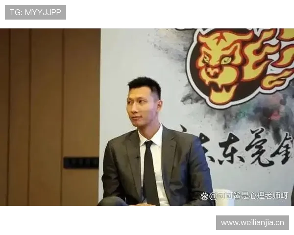 易建联今天中午连换三套衣服，感觉不是打球是拍时尚大片吧？